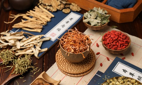 钻石风中药-钻石风的药用价值网-分享钻石风草药图片长什么样子，钻石风草药图片长什么样子知识库